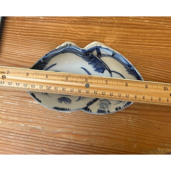 Vintage Japanese Blue White Porcelain Smiling Buddah Face Clam Shell Dish - Picture 8 of 8